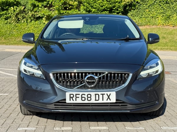 Used Volvo V40 2018 for sale - 74625412: Photo 2