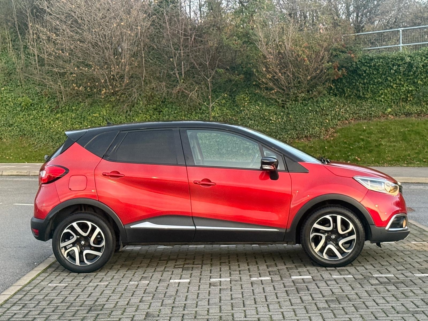 Used Renault Captur 2015 for sale - 76735033: Photo 2