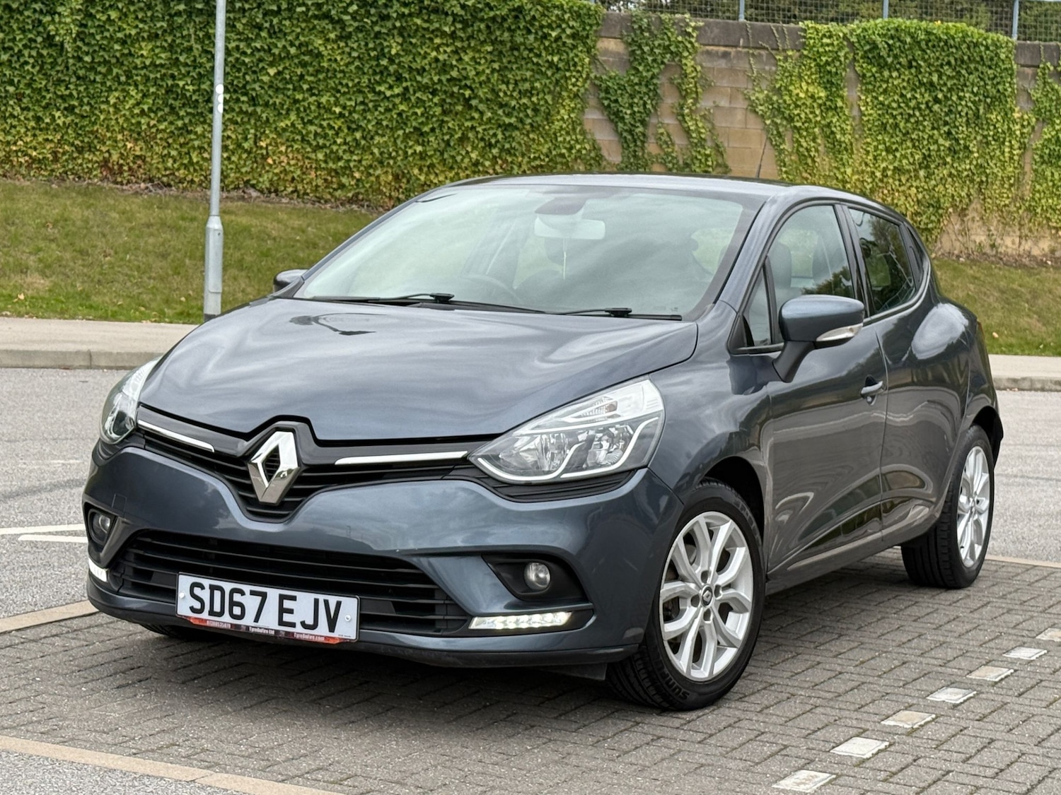 Used Renault Clio 2017 for sale - 76037960: Photo 1