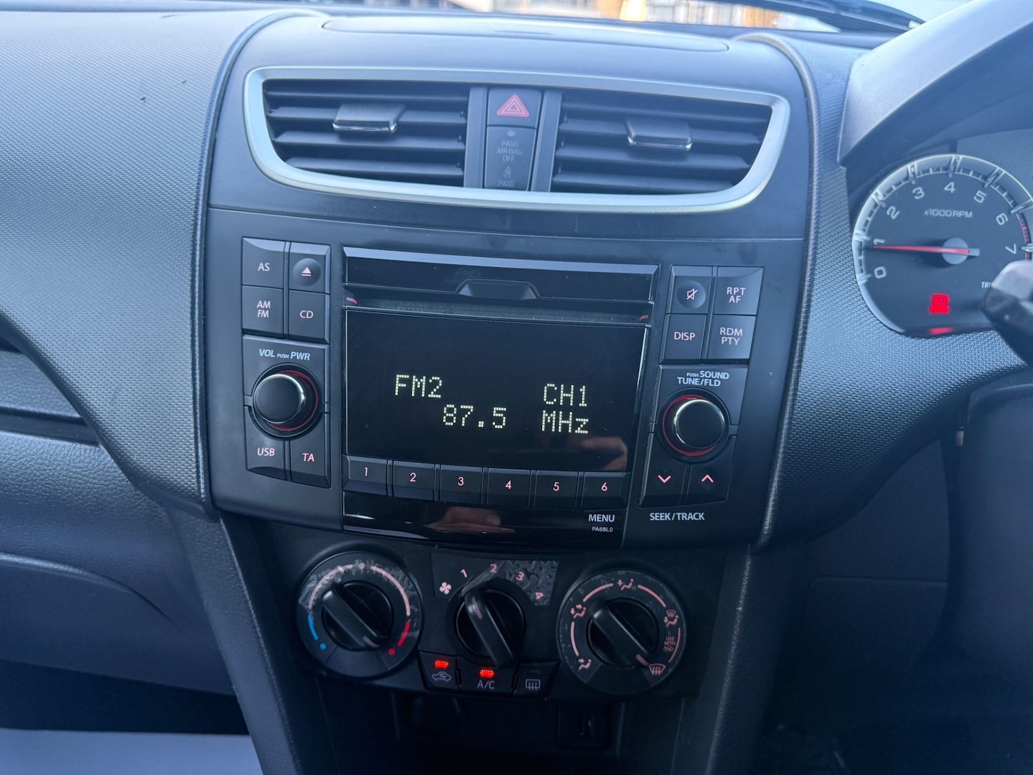 Used Suzuki Swift 2012 for sale - 76968644: Photo 13