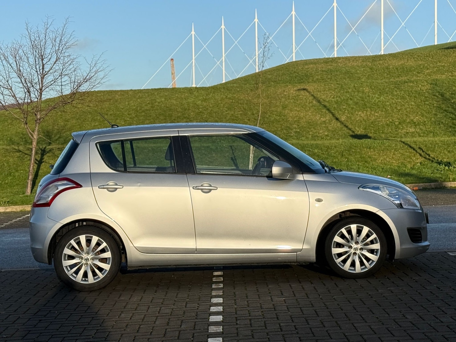 Used Suzuki Swift 2012 for sale - 76968644: Photo 2