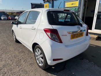 Used Toyota Yaris 2013 for sale - 79473512: Photo
