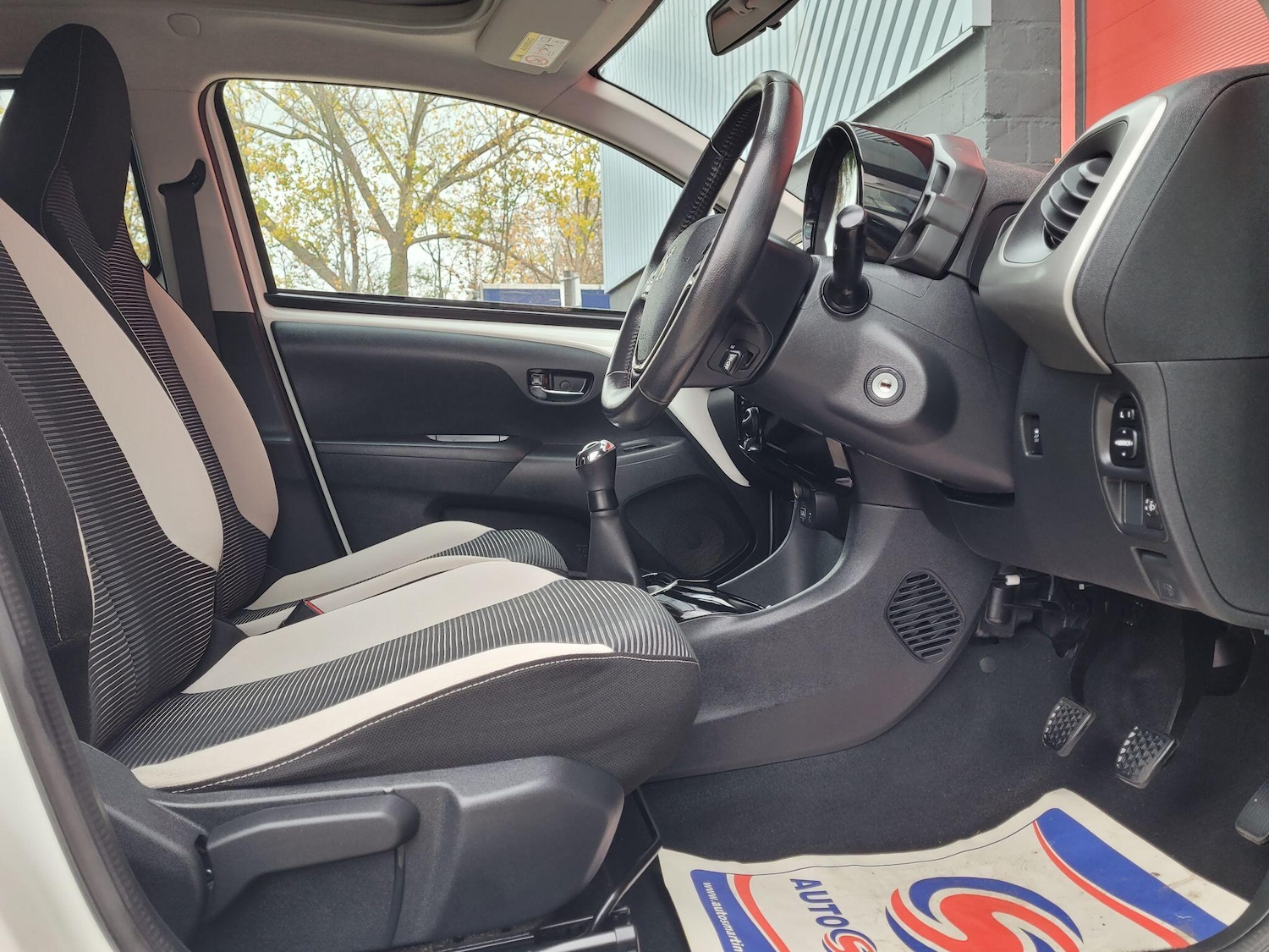 Used Peugeot 108 2015 for sale - 76831784: Photo 19