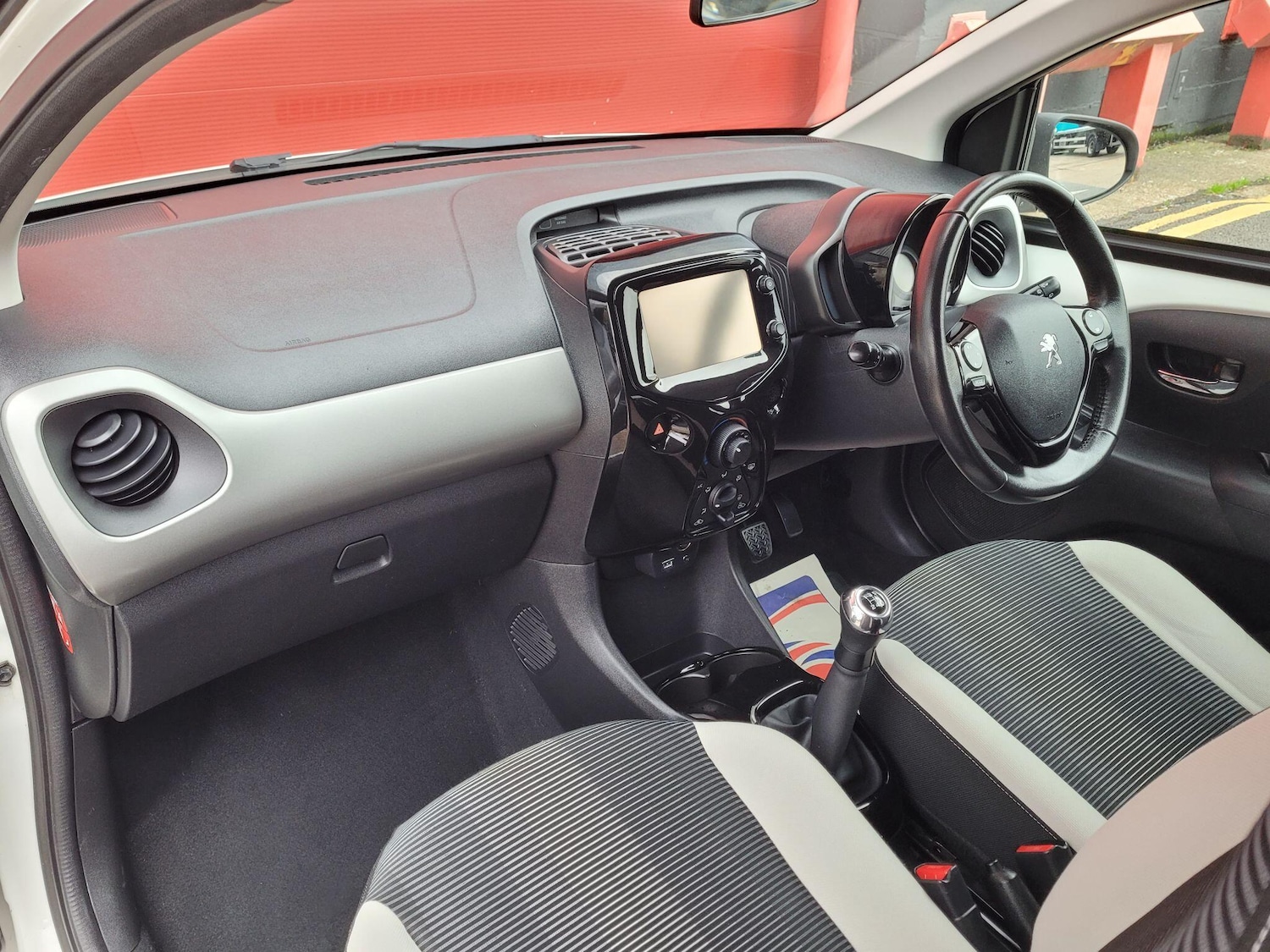 Used Peugeot 108 2015 for sale - 76831784: Photo 28