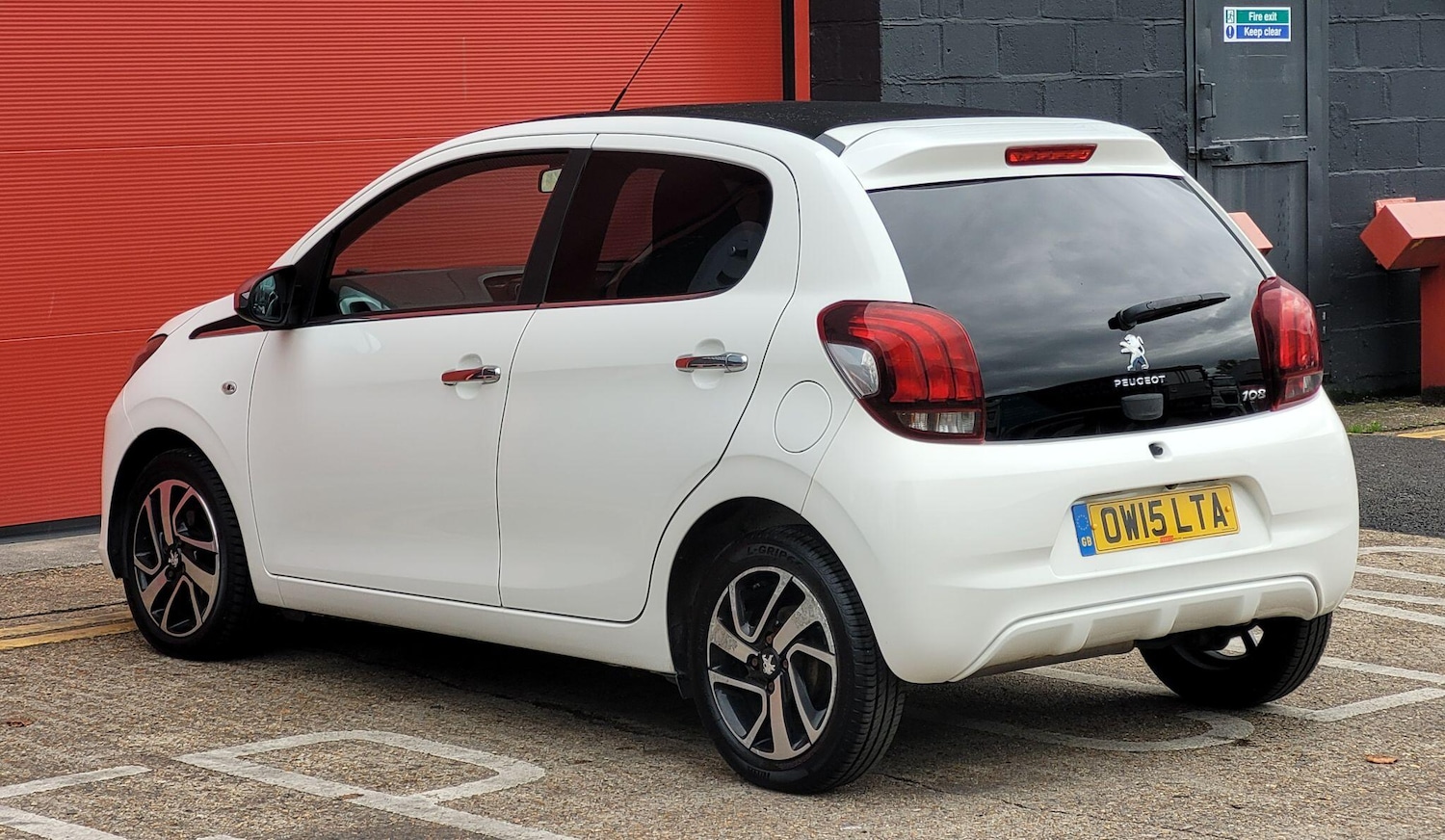 Used Peugeot 108 2015 for sale - 76831784: Photo 8