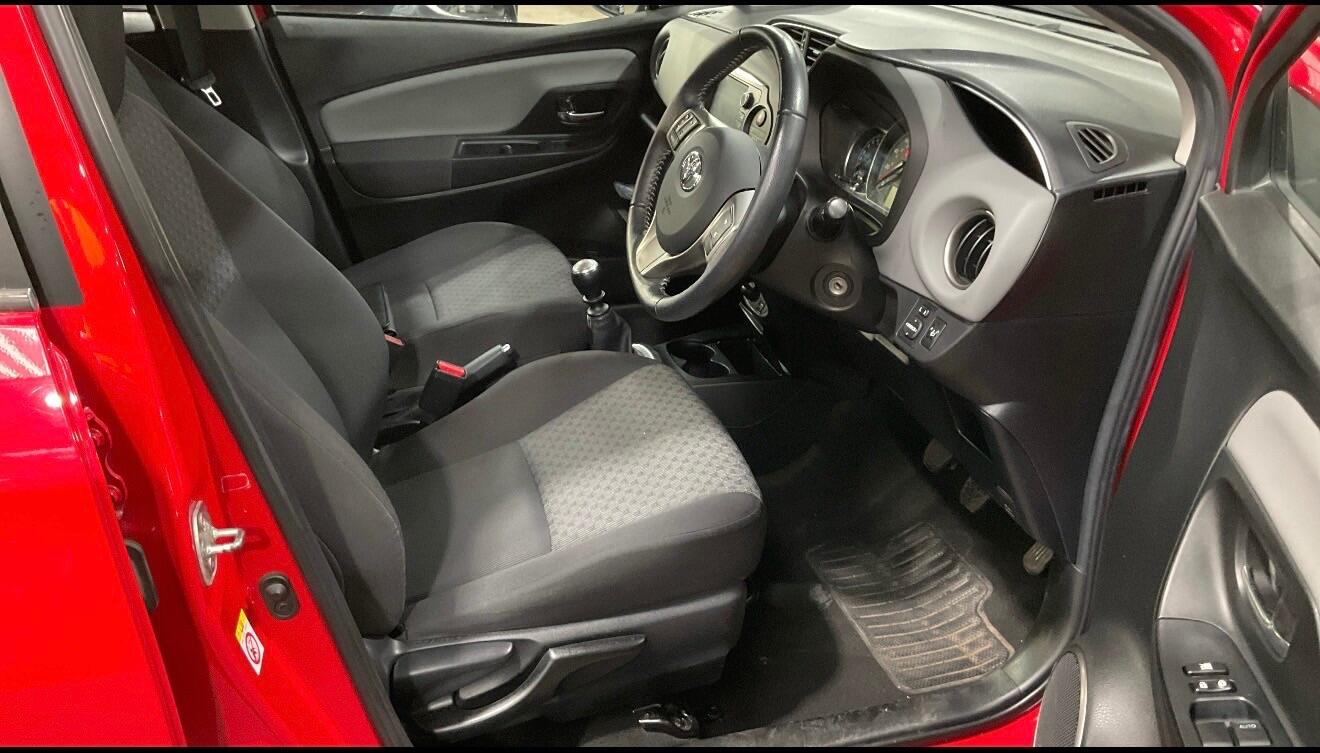 Used Toyota Yaris 2015 for sale - 77823864: Photo 5