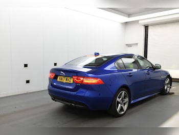 Used Jaguar XE 2017 for sale - 76314628: Photo 3