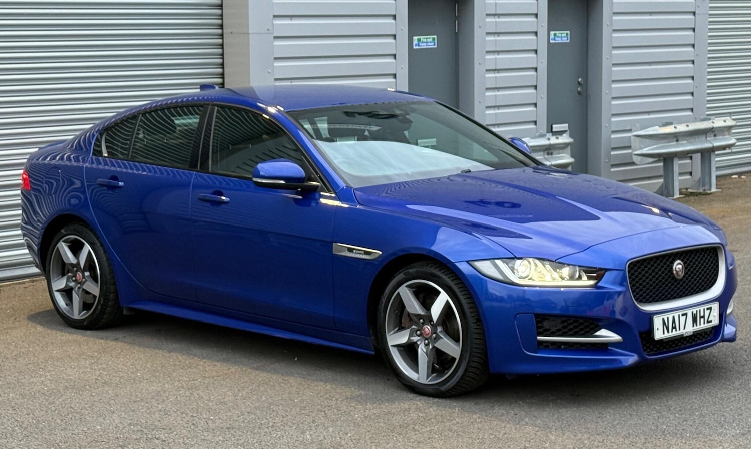 Used Jaguar XE 2017 for sale - 76984897: Photo 4