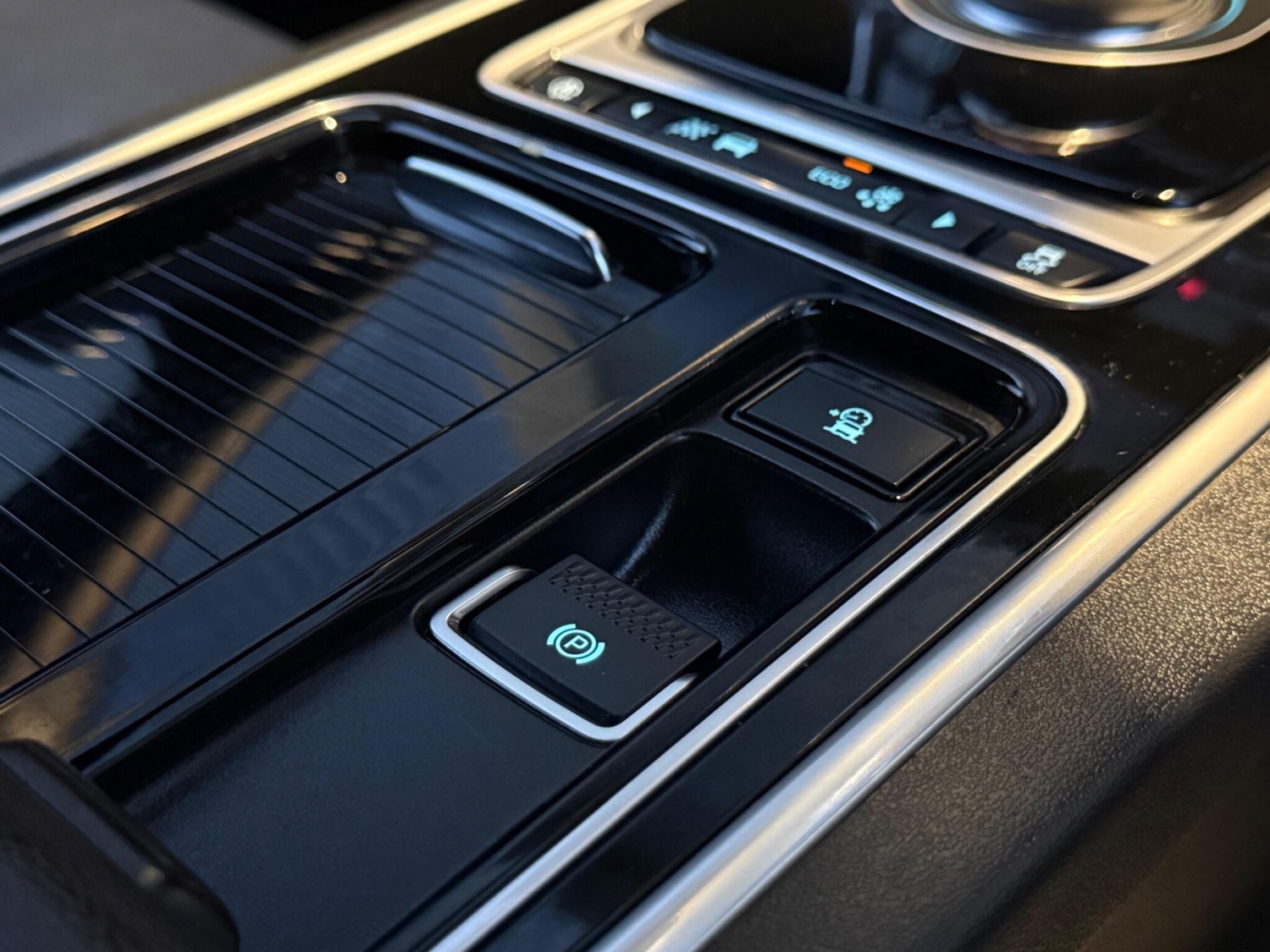 Used Jaguar XE 2017 for sale - 76984897: Photo 56