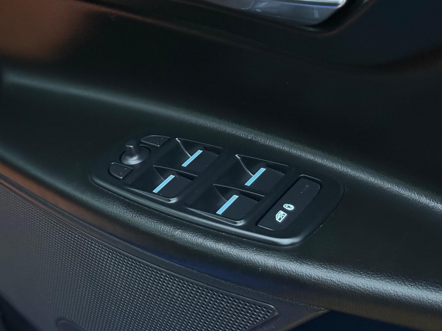 Used Jaguar XE 2017 for sale - 76984897: Photo 71