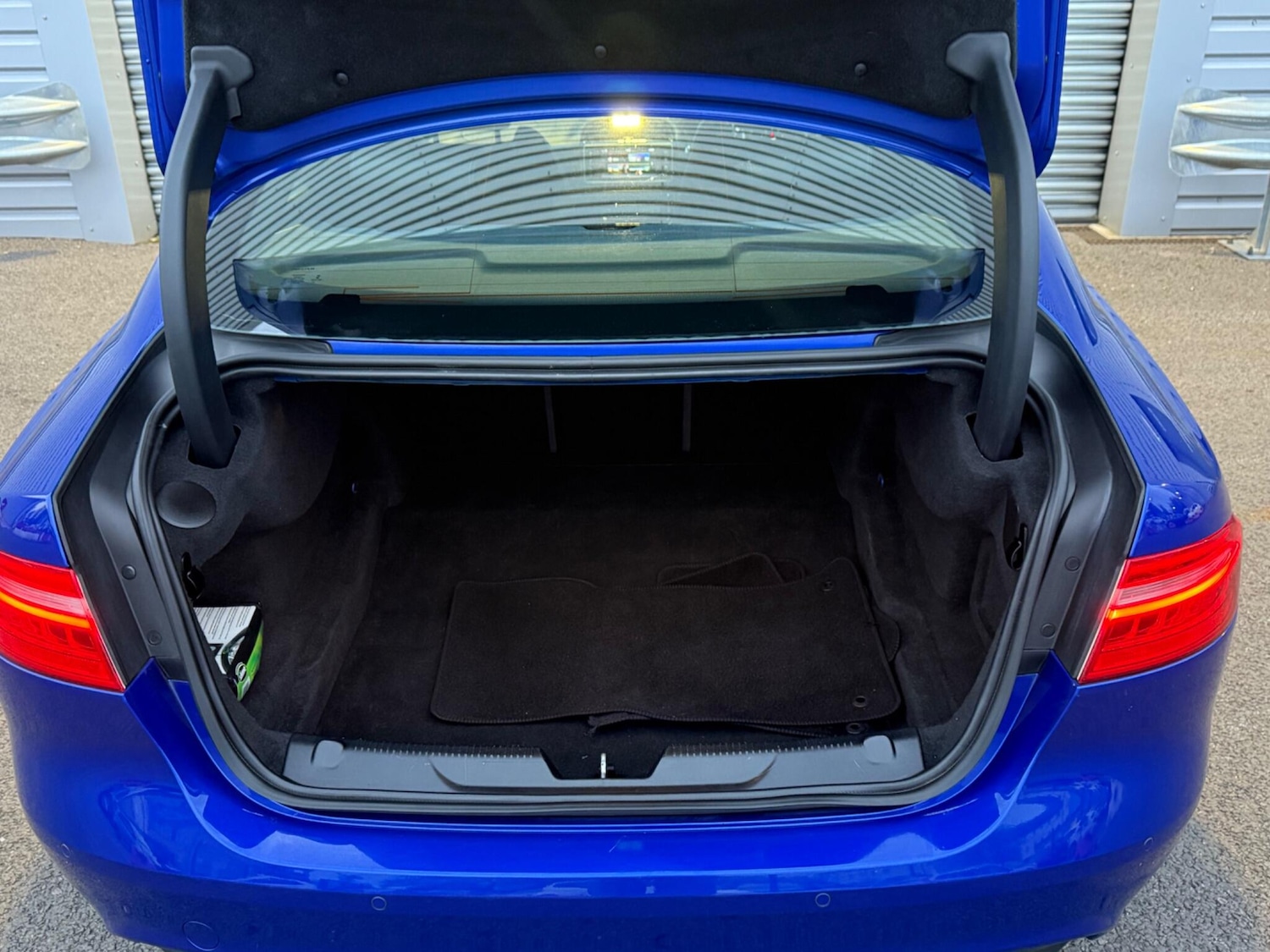 Used Jaguar XE 2017 for sale - 76984897: Photo 75