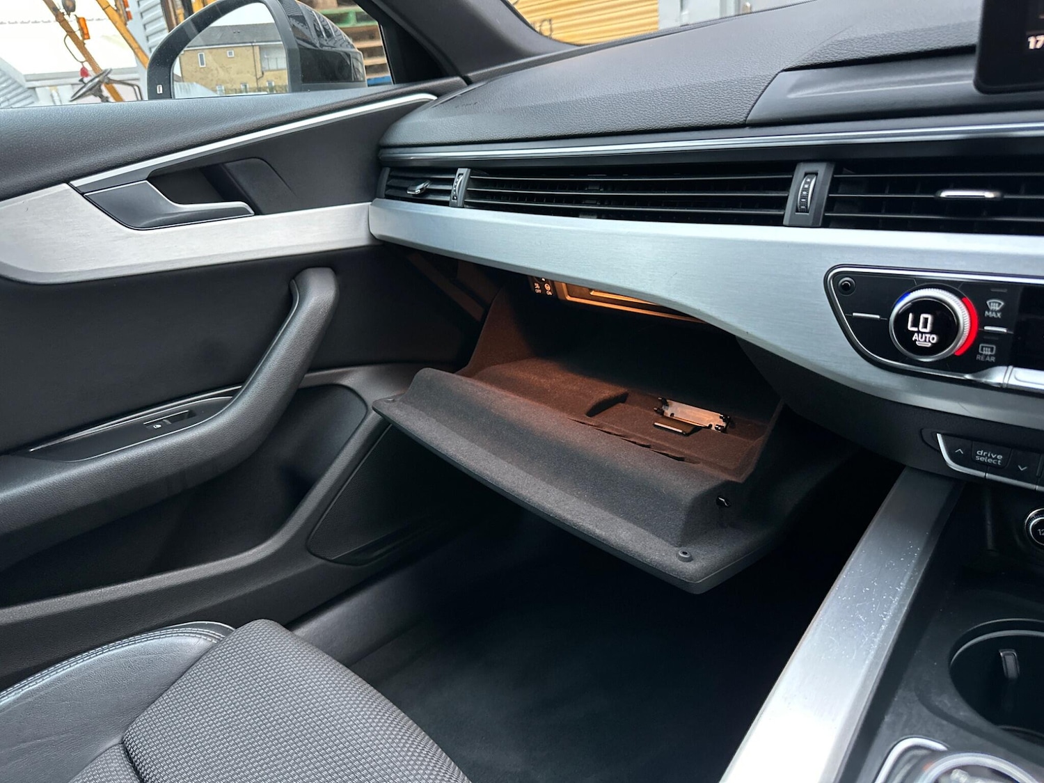 Used Audi A4 Avant 2016 for sale - 76251210: Photo 14