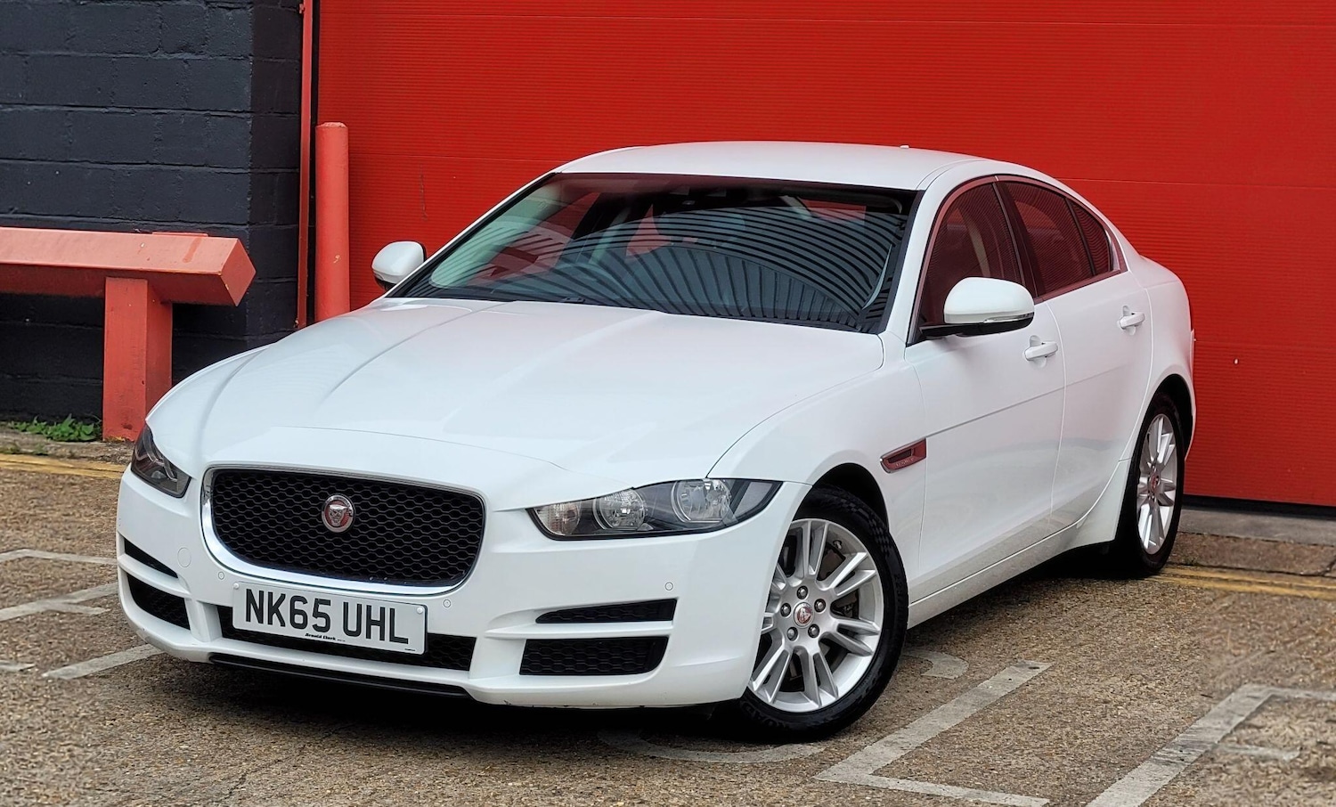 Used Jaguar XE 2015 for sale - 76377653: Photo 2