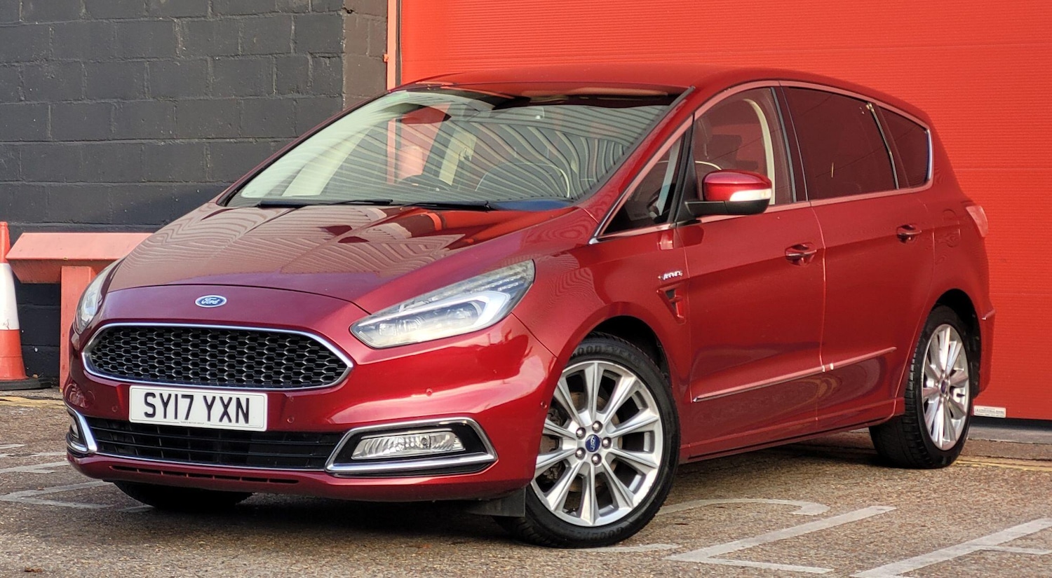 Used Ford S-Max 2017 for sale - 76984891: Photo 2