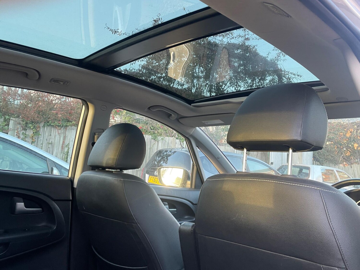 Used Kia Venga 2014 for sale - 76898938: Photo 10