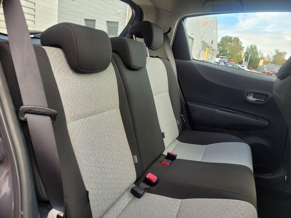 Used Toyota Yaris 2012 for sale - 76318196: Photo 8