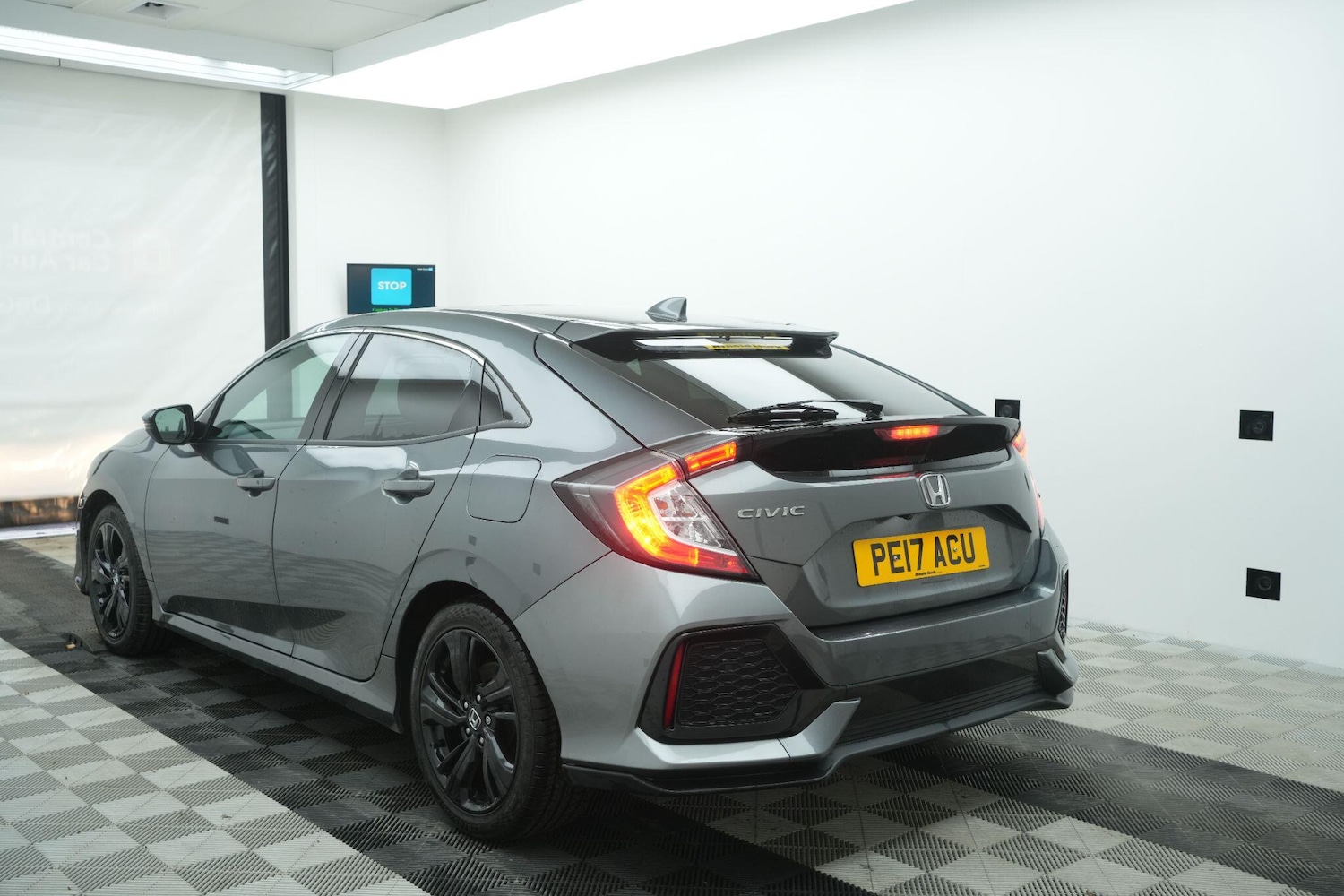 Used Honda Civic 2017 for sale - 77191788: Photo 4