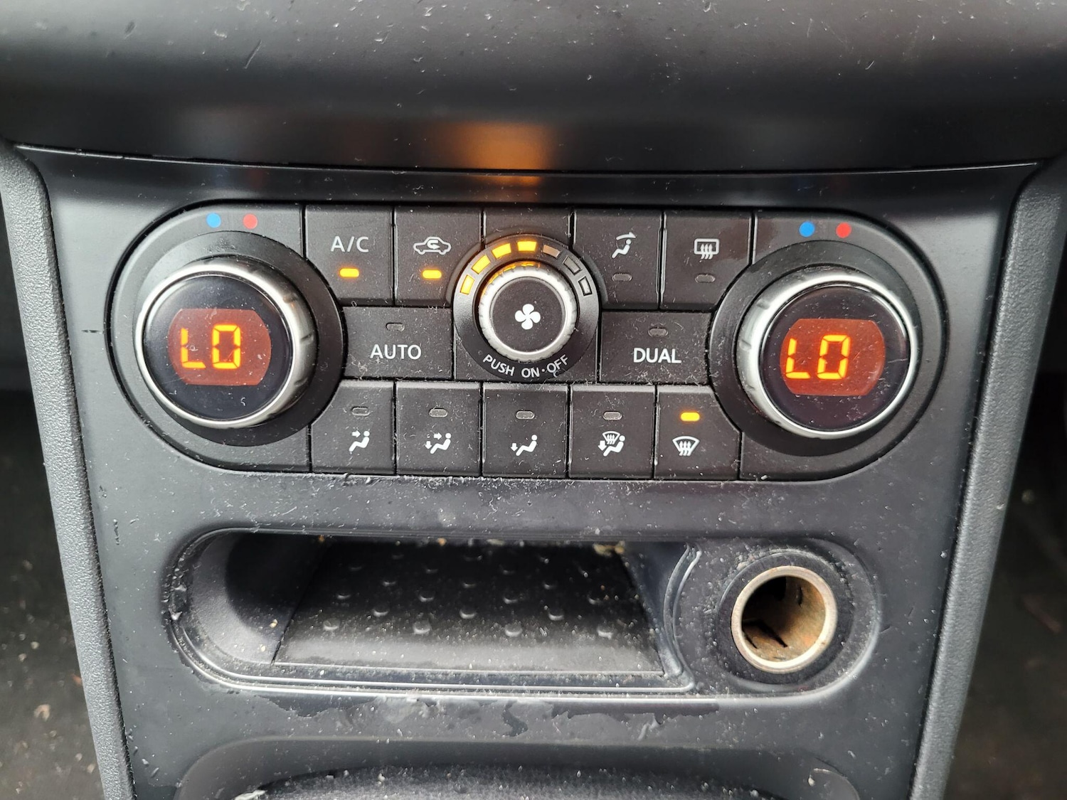 Used Nissan Qashqai 2012 for sale - 76701951: Photo 11