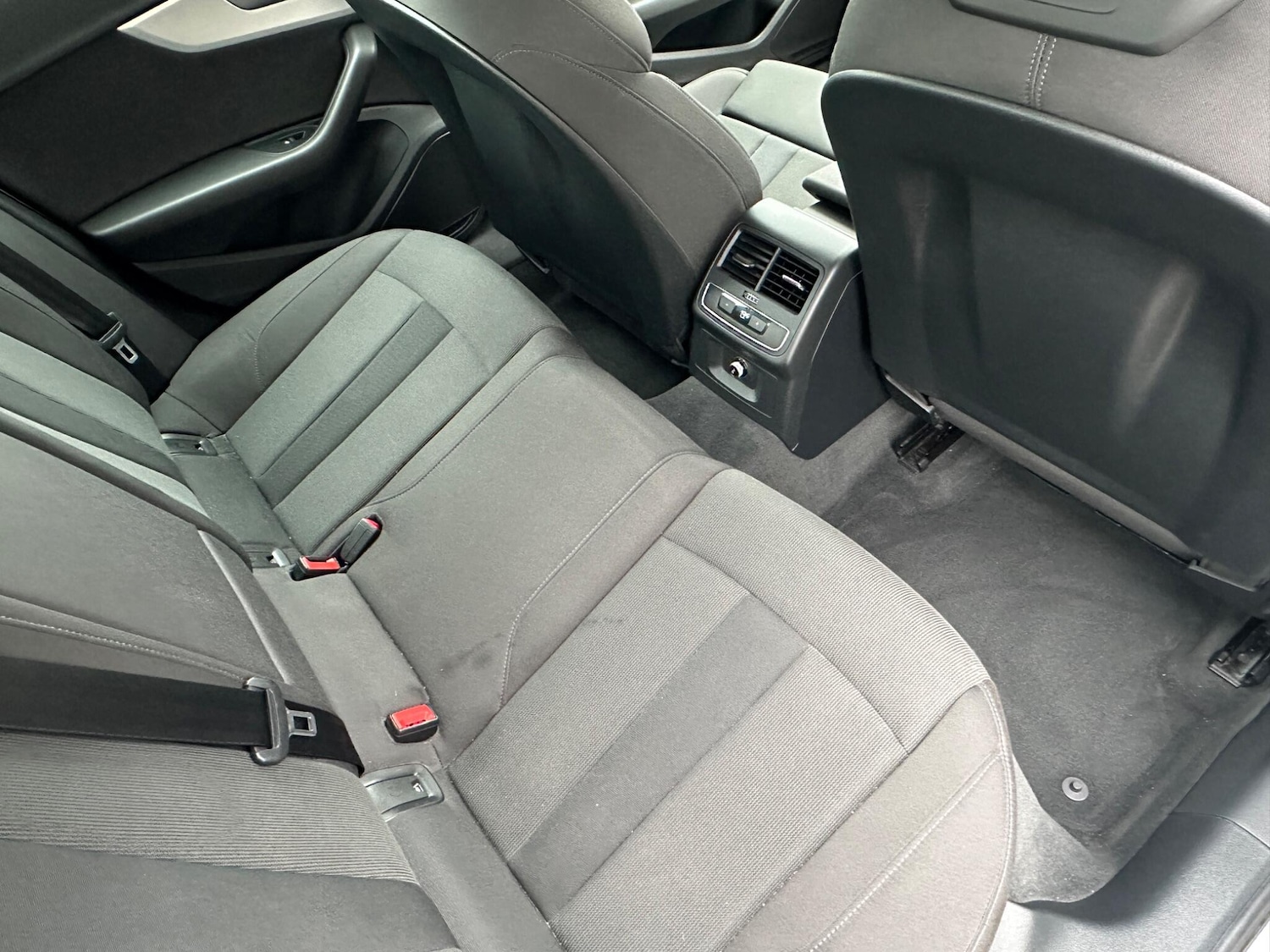 Used Audi A4 2015 for sale - 77330670: Photo 32