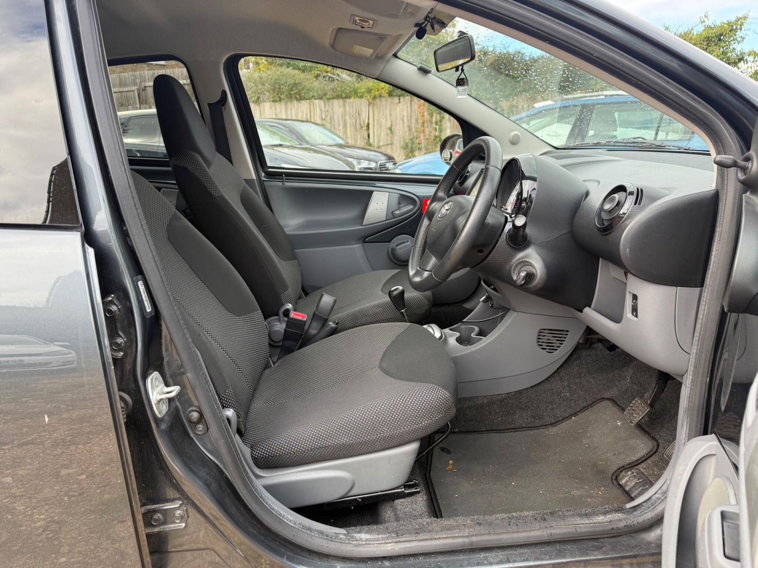 Used Toyota AYGO 2011 for sale - 76377402: Photo 11