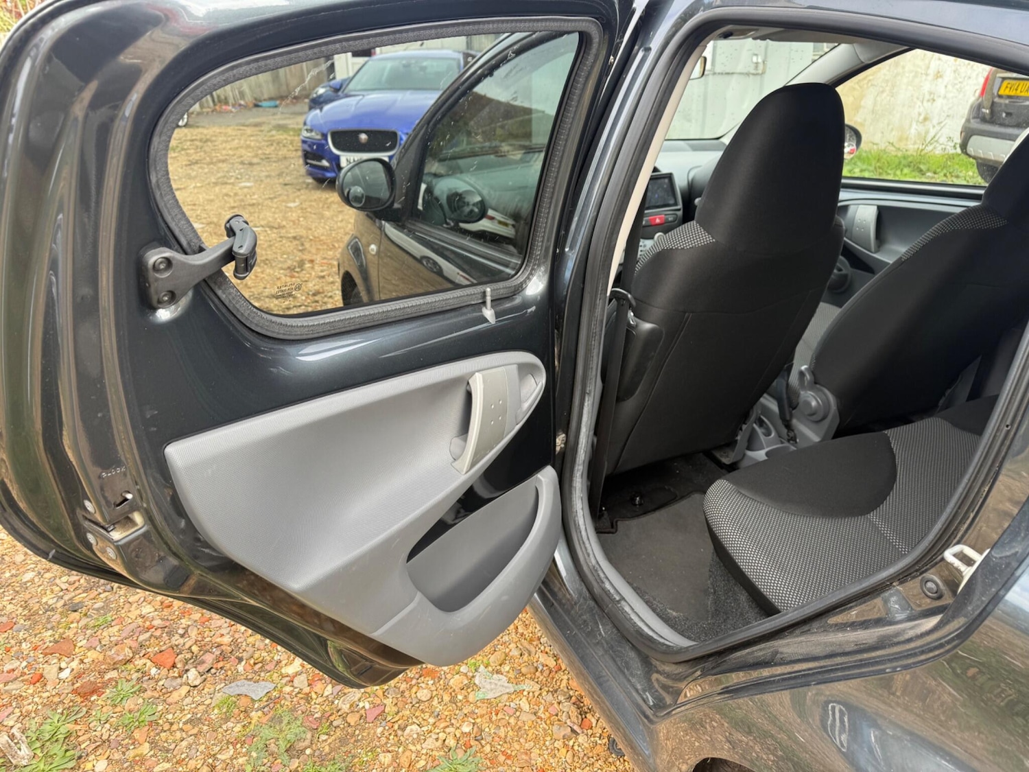 Used Toyota AYGO 2011 for sale - 76377402: Photo 19
