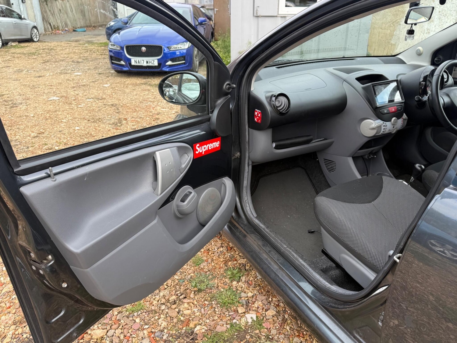 Used Toyota AYGO 2011 for sale - 76377402: Photo 22