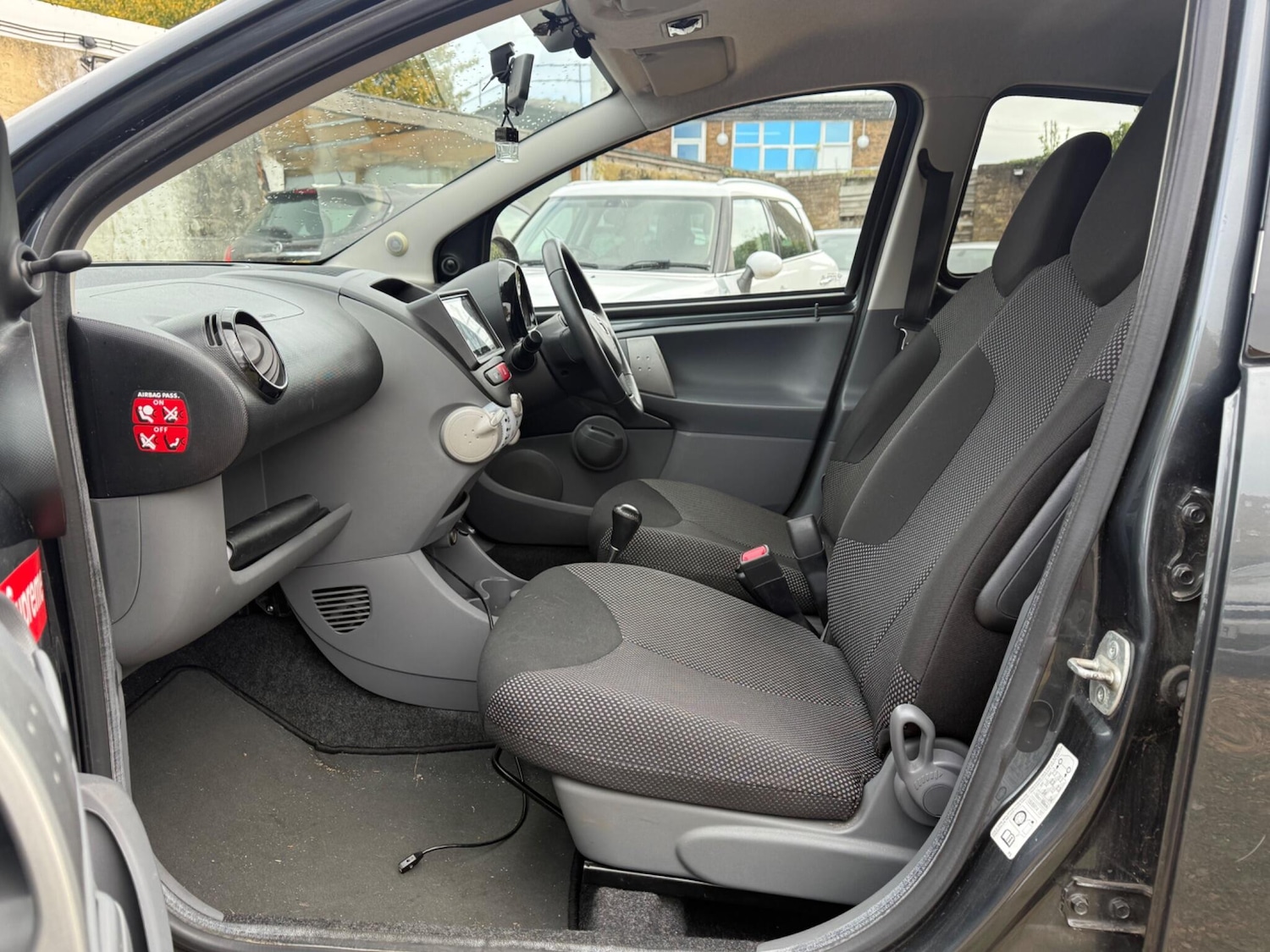 Used Toyota AYGO 2011 for sale - 76377402: Photo 24