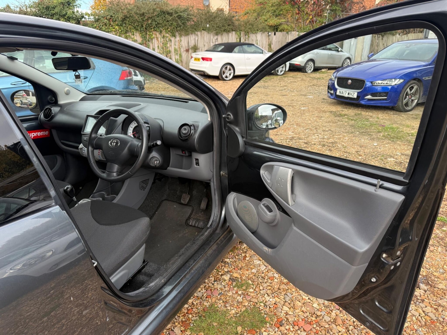 Used Toyota AYGO 2011 for sale - 76377402: Photo 9