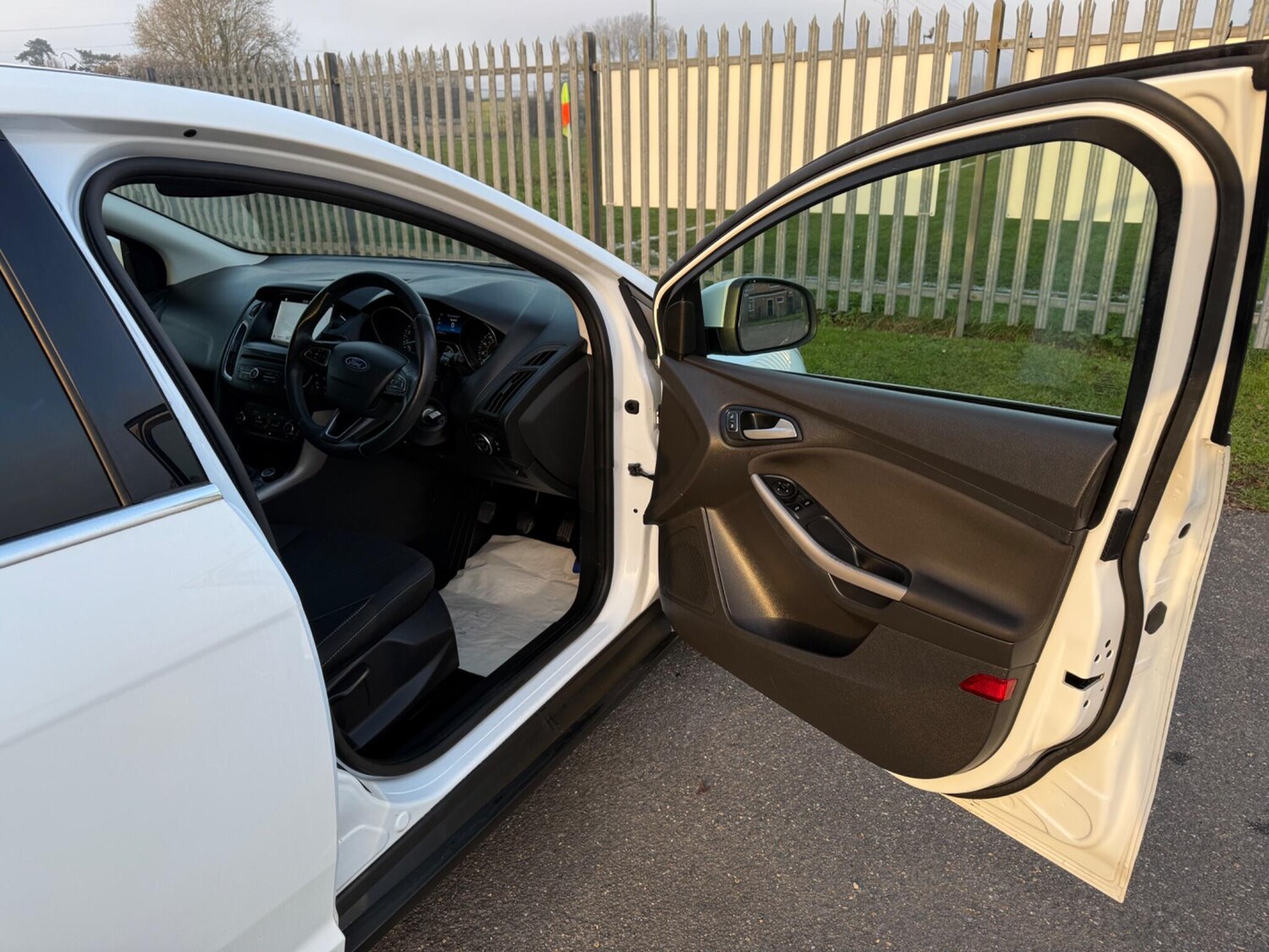 Used Ford Focus 2017 for sale - 76984904: Photo 13