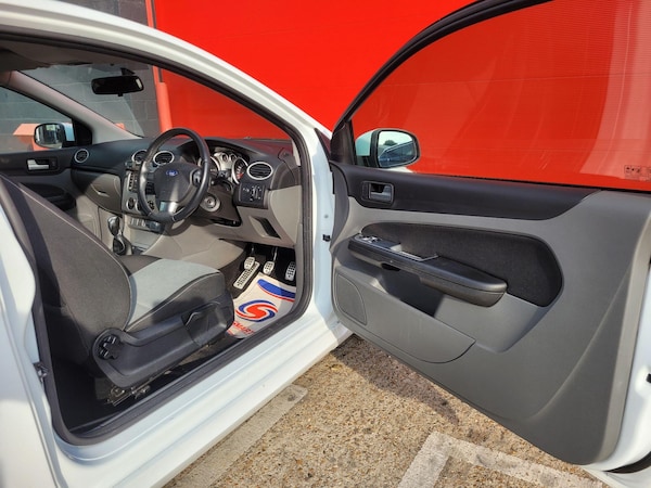 Used Ford Focus 2010 for sale - 76166757: Photo 11