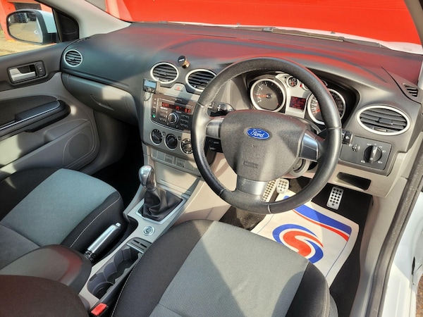 Used Ford Focus 2010 for sale - 76166757: Photo 13