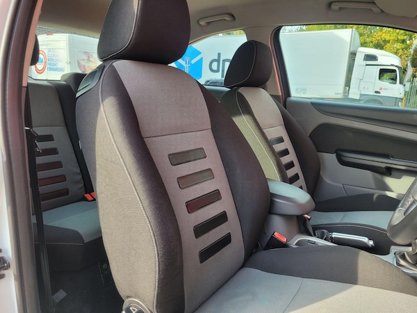 Used Ford Focus 2010 for sale - 76166757: Photo 14