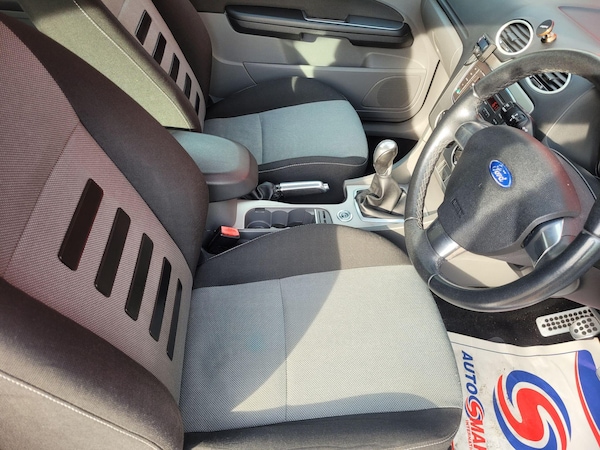 Used Ford Focus 2010 for sale - 76166757: Photo 15