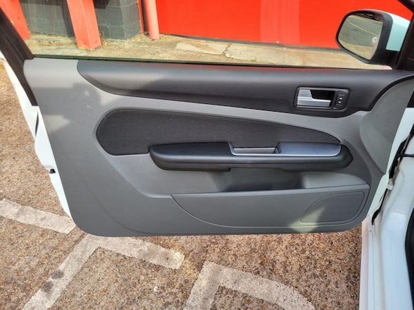 Used Ford Focus 2010 for sale - 76166757: Photo 23