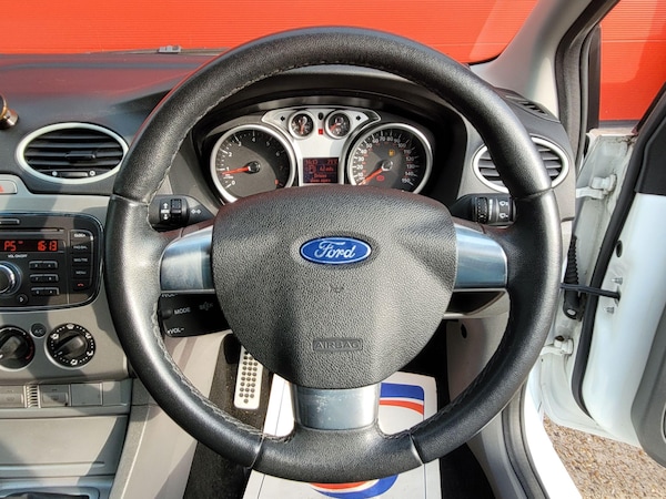 Used Ford Focus 2010 for sale - 76166757: Photo 26
