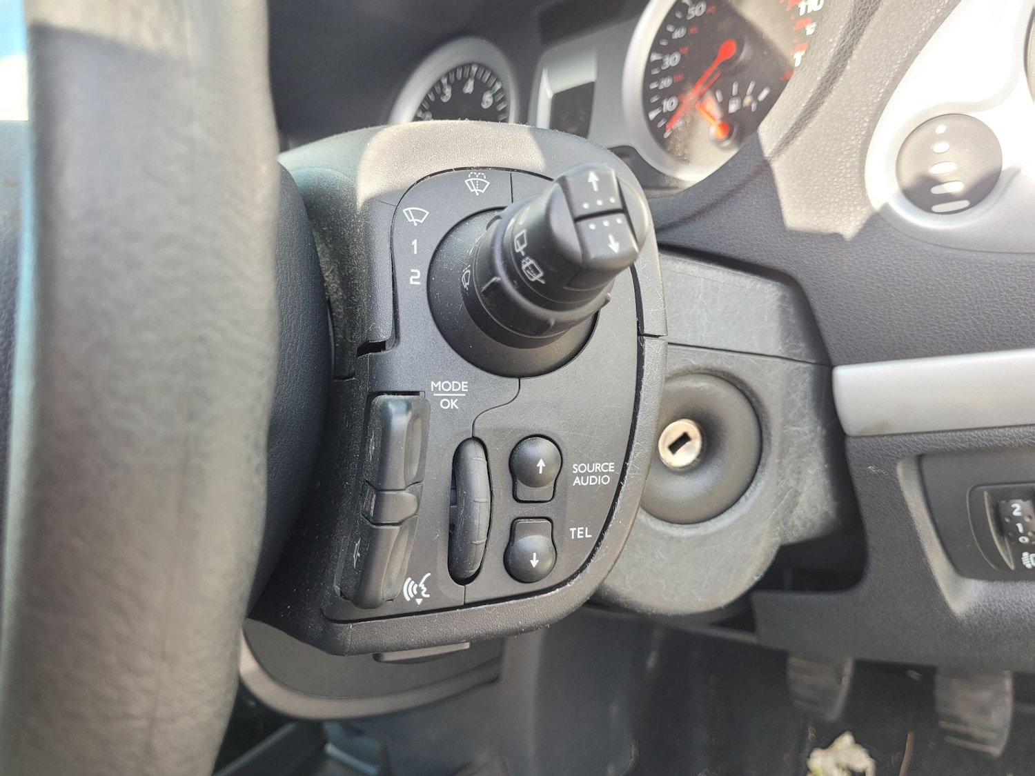 Used Renault Clio 2012 for sale - 76348763: Photo 11