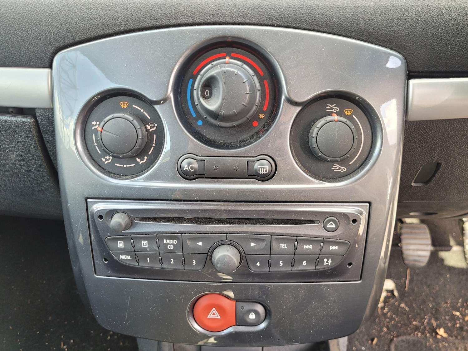 Used Renault Clio 2012 for sale - 76348763: Photo 13