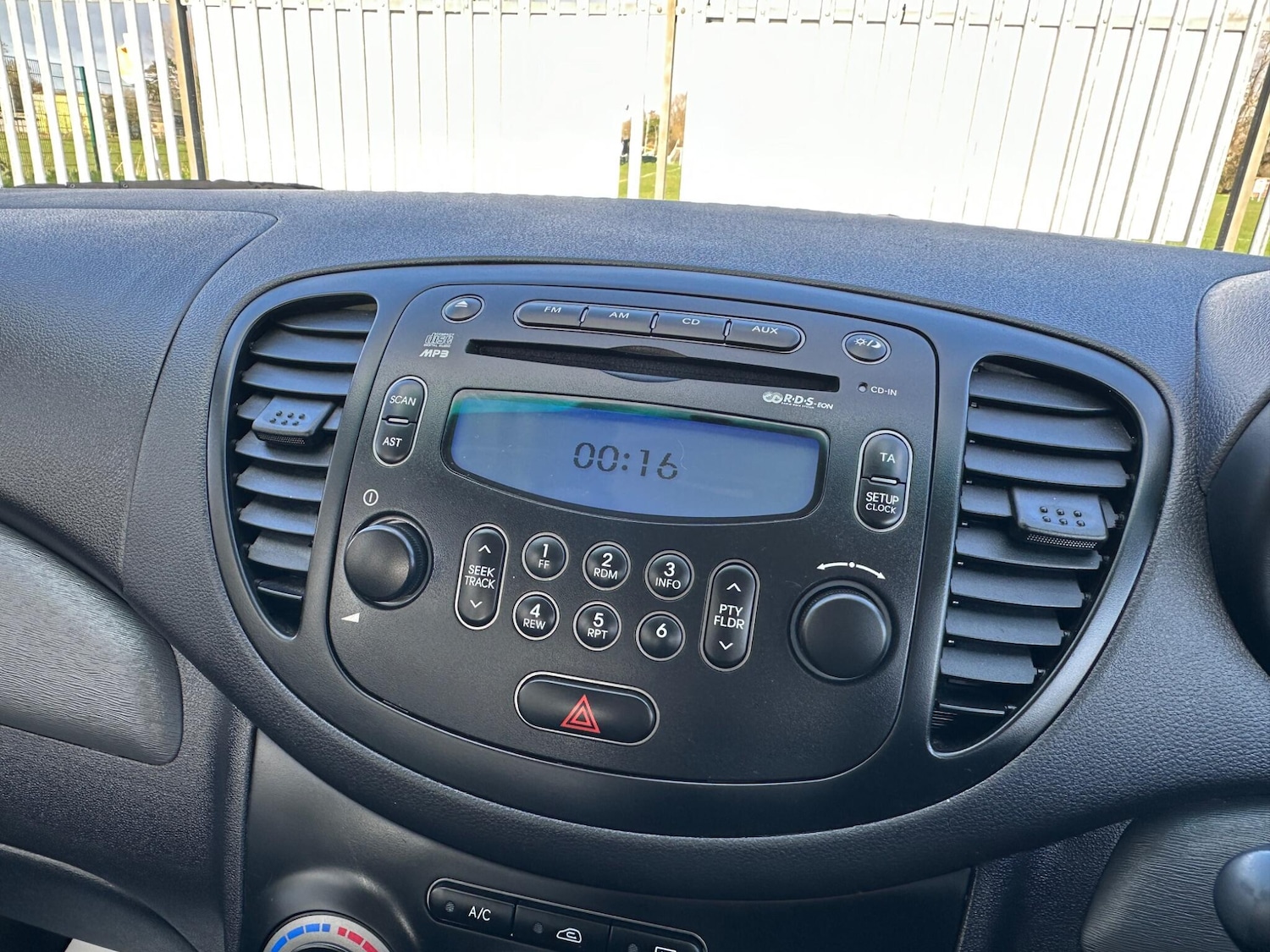 Used Hyundai i10 2012 for sale - 77839830: Photo 13