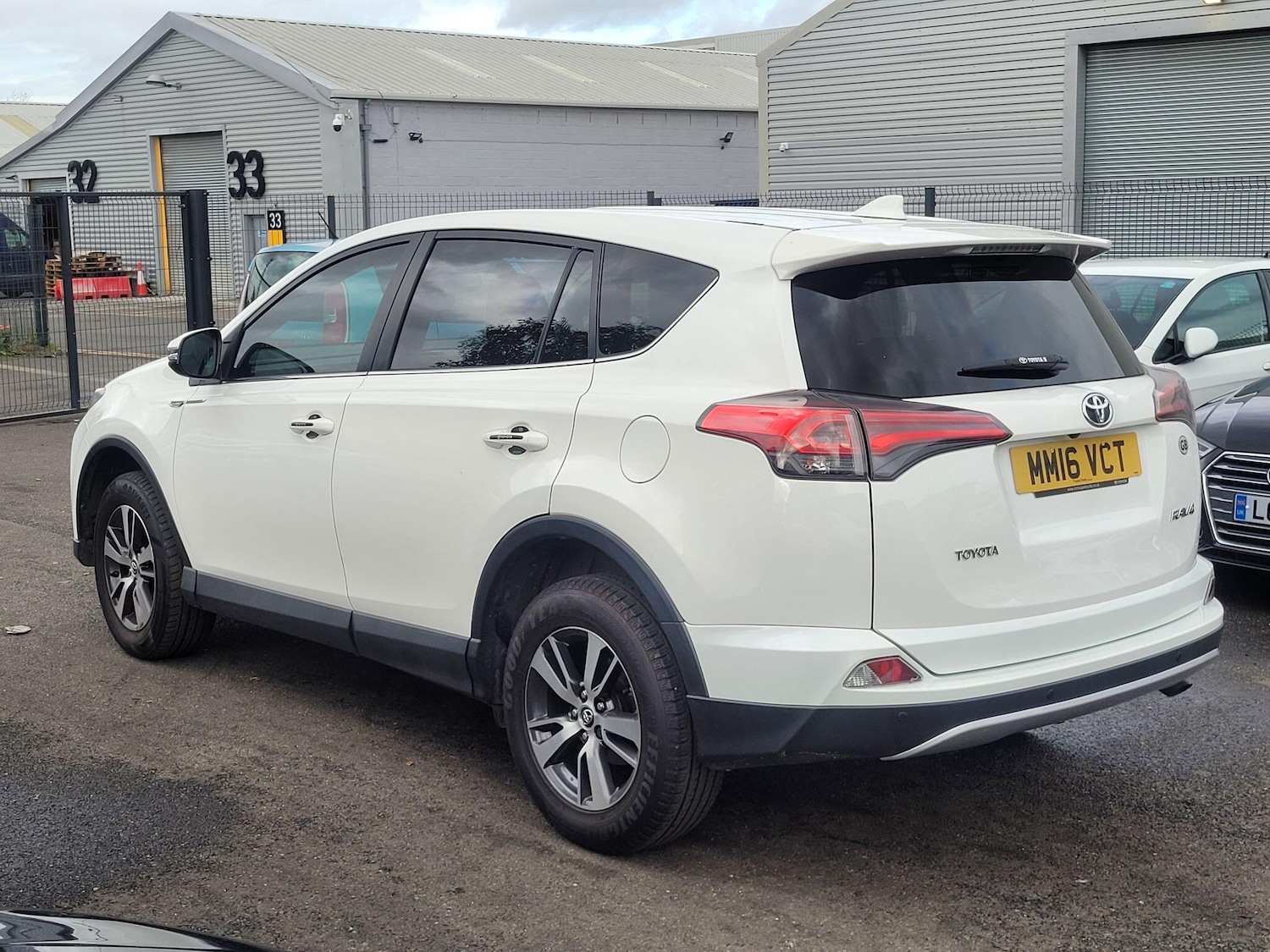 Used Toyota RAV4 2016 for sale - 76336623: Photo 4