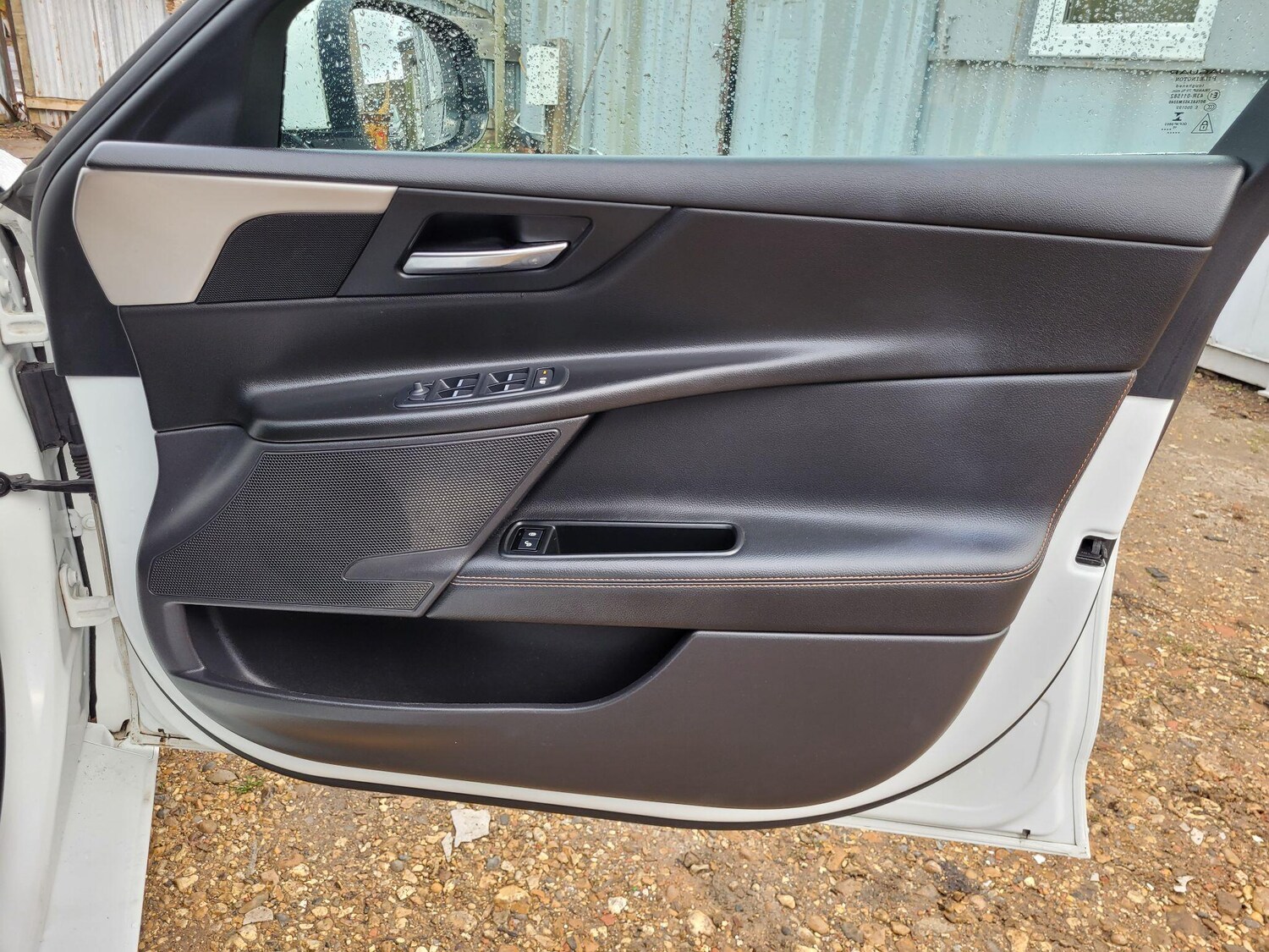 Used Jaguar XE 2015 for sale - 76831819: Photo 20