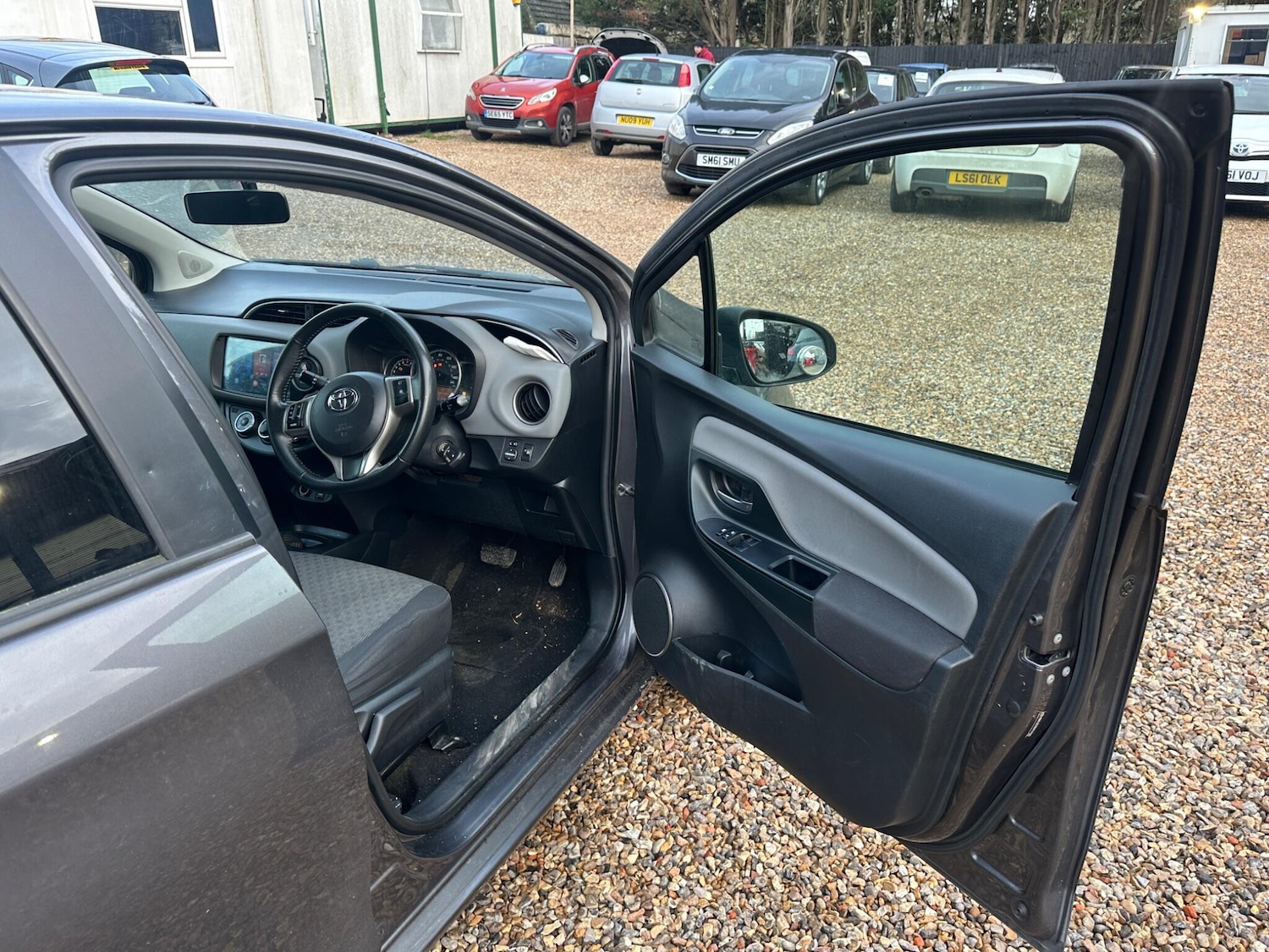 Used Toyota Yaris 2015 for sale - 77386636: Photo 21