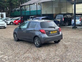 Used Toyota Yaris 2015 for sale - 77386636: Photo