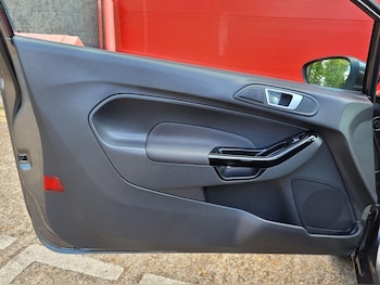 Used Ford Fiesta 2015 for sale - 75658003: Photo