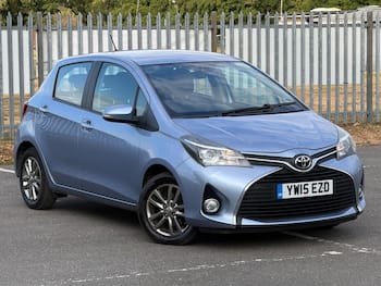 Used Toyota Yaris 2015 for sale - 79565425: Photo