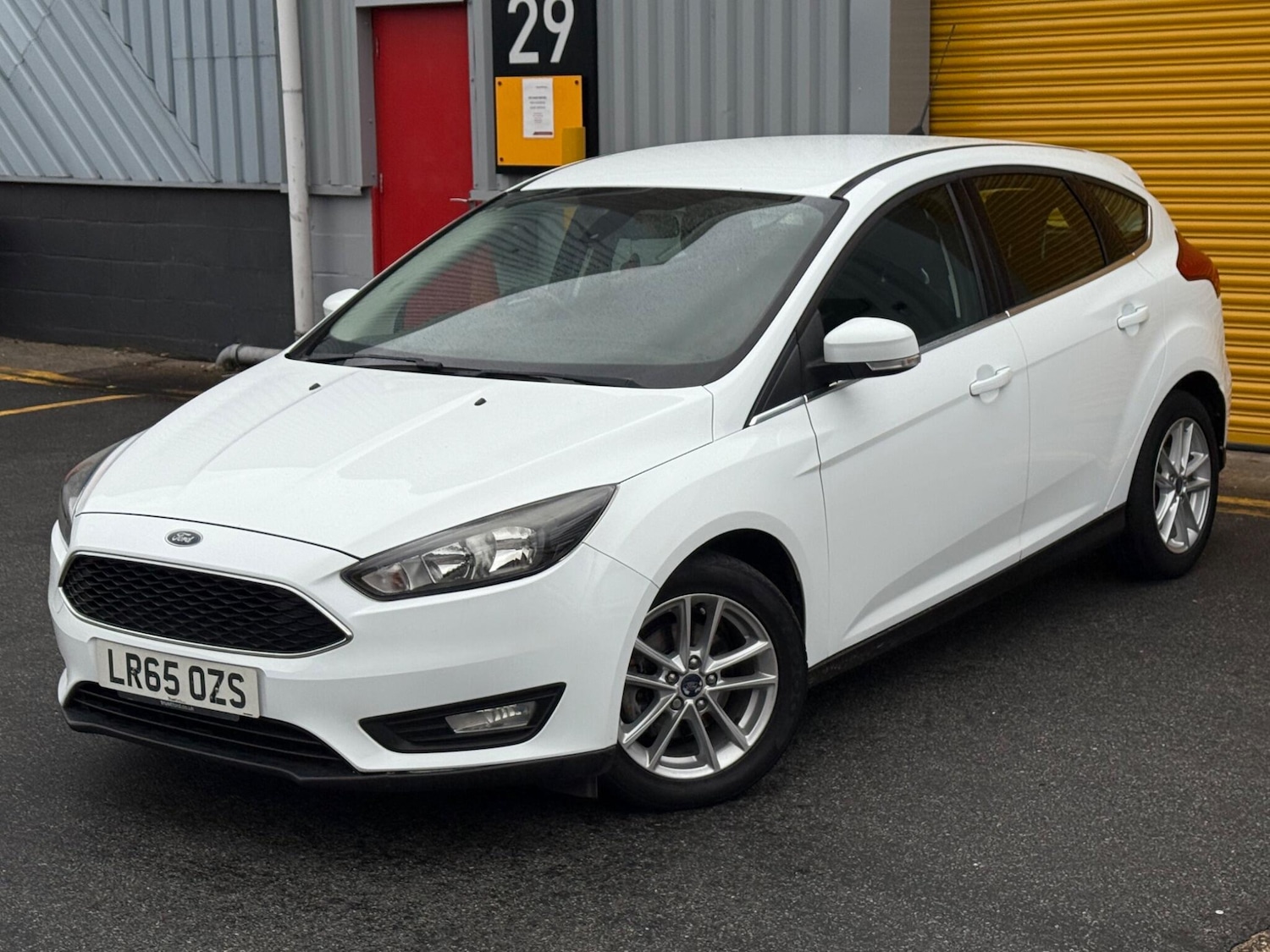 Used Ford Focus 2015 for sale - 76138027: Photo 3