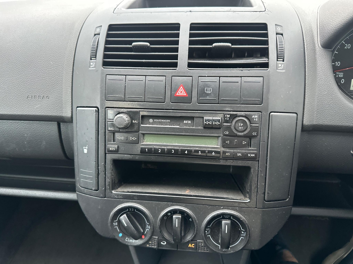 Used Volkswagen Polo 2004 for sale - 76831810: Photo 21