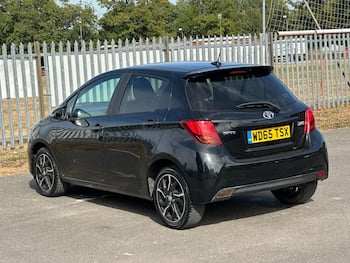 Used Toyota Yaris 2015 for sale - 79751186: Photo