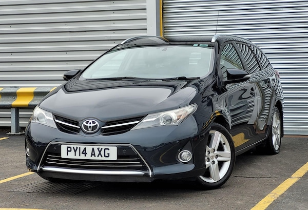 Used Toyota Auris 2014 for sale - 76072423: Photo 2