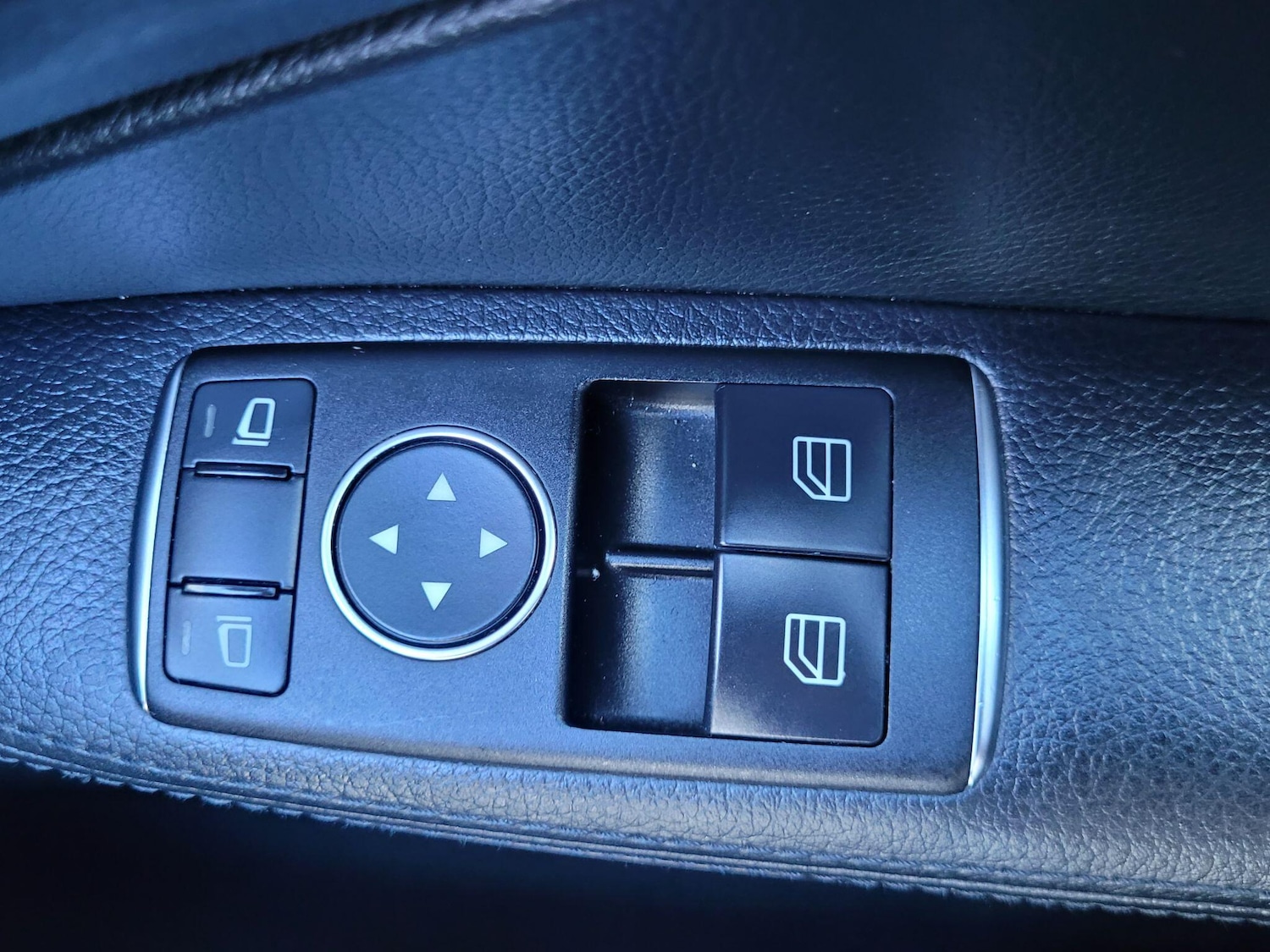 Used Mercedes-Benz SLK 2013 for sale - 76441408: Photo 32