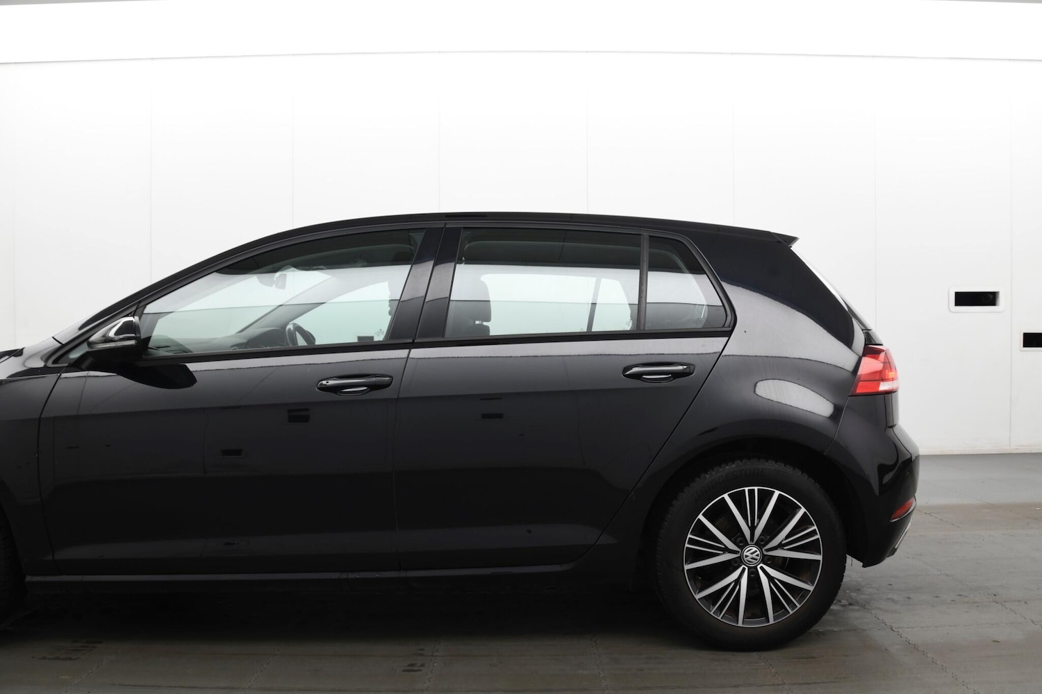 Used Volkswagen Golf 2017 for sale - 77564909: Photo 8